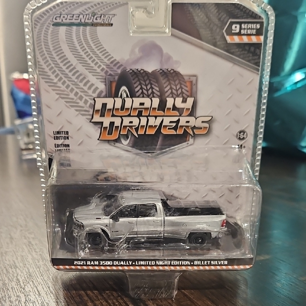 Greenlight 2021 RAM 3500 Dually Diecast Model